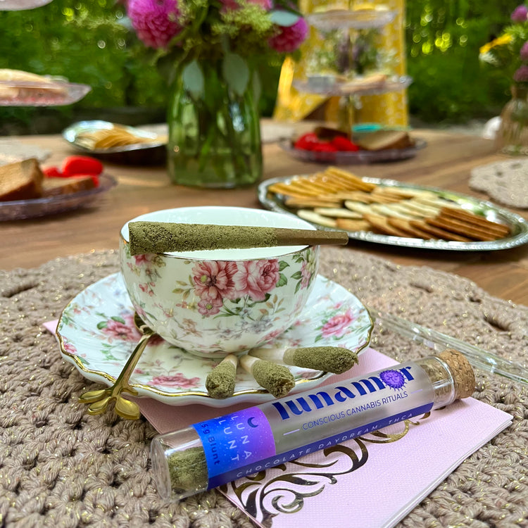 "Luna Blunt" in Forbidden Runtz - 28.61% THCa